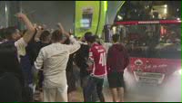 Autocarul lui Dinamo, oprit pe drum de fani după promovare (04.06.2023)