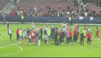 Fotbaliștii de la CFR au sărbătorit alături de fani victoria cu Farul