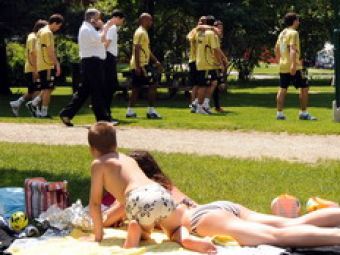 FOTO! Spaniolii au facut antrenament intr-un parc!