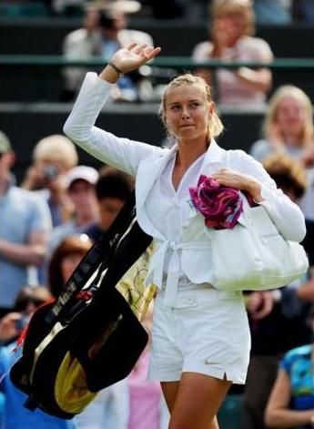 Cum s-a imbracat Sharapova la Wimbledon_6