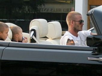 Beckham si-a scos baietii la plimbare in decapotabila