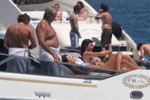 Foto: Briatore si Gregoraci pe yacht in Sardinia_10