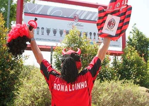 Foto: Vezi cum l-au asteptat fanii pe Ronaldinho_12