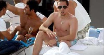 Foto: Ribery se recupereaza... la plaja!_1
