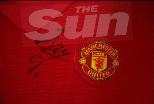 SOC! Vezi cum a semnat Berbatov cu Manchester United!_4