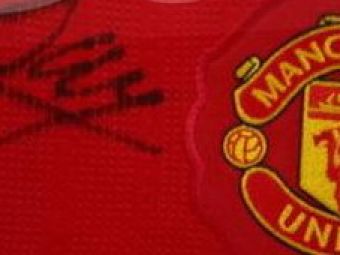 SOC! Vezi cum a semnat Berbatov cu Manchester United!