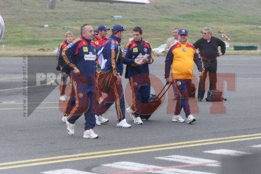 Echipa nationala a aterizat in siguranta in Insulele Feroe! :)_2