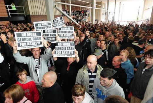VEZI cum au protestat suporterii lui Newcastle impotriva patronului_9