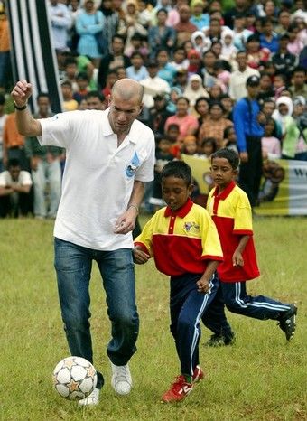 Hagi, alaturi de Raul si Zidane, ambasadori UNICEF!_2