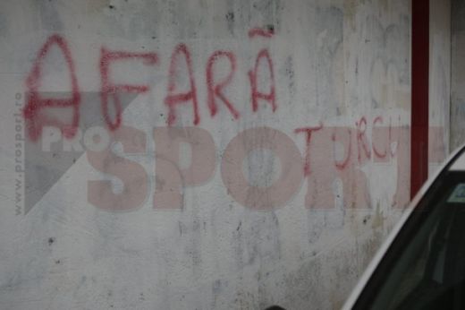 Scandal la Dinamo! Vezi ce-i ureaza fanii lui Turcu:_5