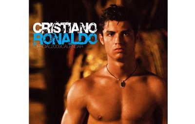 Pentru gay? Cristiano Ronaldo si-a scos calendar!_1