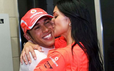 Hamilton este noul rege al Formulei 1! Vezi cum l-a incurajat Nicole!