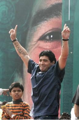 FOTO / Isterie Maradona  in India!_5