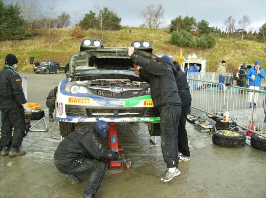 FOTO: Un roman se bate cu Valentino Rossi si Loeb in WRC_8