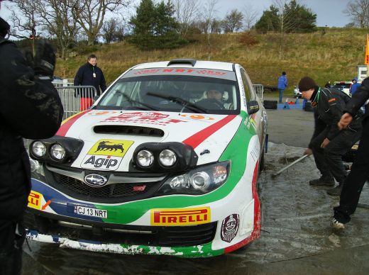 FOTO: Un roman se bate cu Valentino Rossi si Loeb in WRC_4