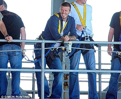 David Beckham, BUNGEE JUMPING la bustul gol in Noua Zeelanda!_12