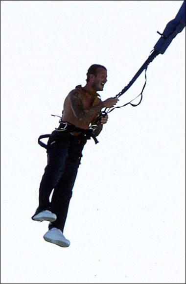 David Beckham, BUNGEE JUMPING la bustul gol in Noua Zeelanda!_2