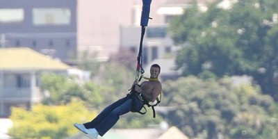 David Beckham, BUNGEE JUMPING la bustul gol in Noua Zeelanda!_1