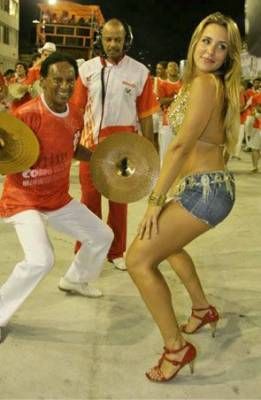 Sub papucul iubitei: Adriano poate sa mearga la Chelsea sau Flamengo!_4