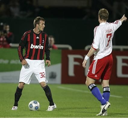 VIDEO: Beckham:Sunt multumit de debutul meu la Milan! Milan 5-4 Hamburg!_15