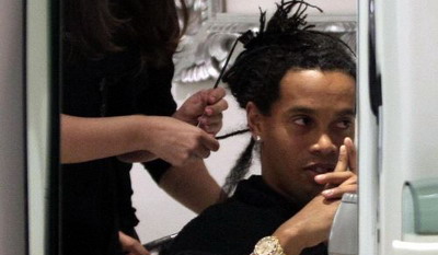 Vezi cum se pregateste Ronaldinho de derby: Aline l-a trimis la stilist!_1