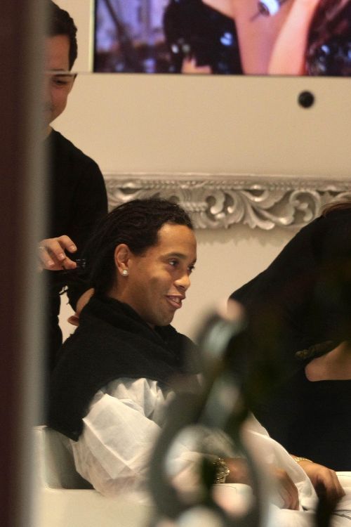 Vezi cum se pregateste Ronaldinho de derby: Aline l-a trimis la stilist!_9