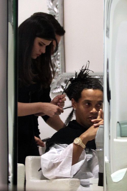 Vezi cum se pregateste Ronaldinho de derby: Aline l-a trimis la stilist!_10