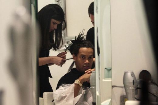 Vezi cum se pregateste Ronaldinho de derby: Aline l-a trimis la stilist!_11