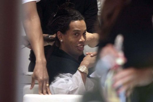 Vezi cum se pregateste Ronaldinho de derby: Aline l-a trimis la stilist!_7