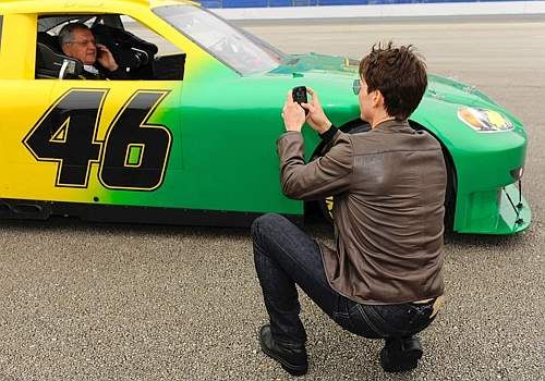 Tom Cruise a facut senzatie la Daytona 500: La multi ani Valentino Rossi!_11