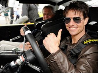 Tom Cruise a facut senzatie la Daytona 500: "La multi ani Valentino Rossi!"