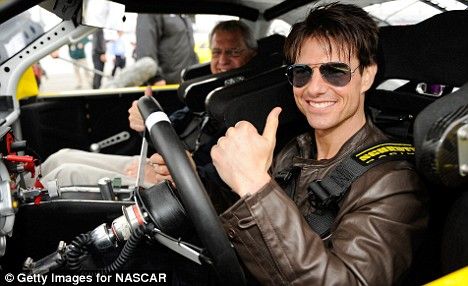 Tom Cruise a facut senzatie la Daytona 500: La multi ani Valentino Rossi!_2