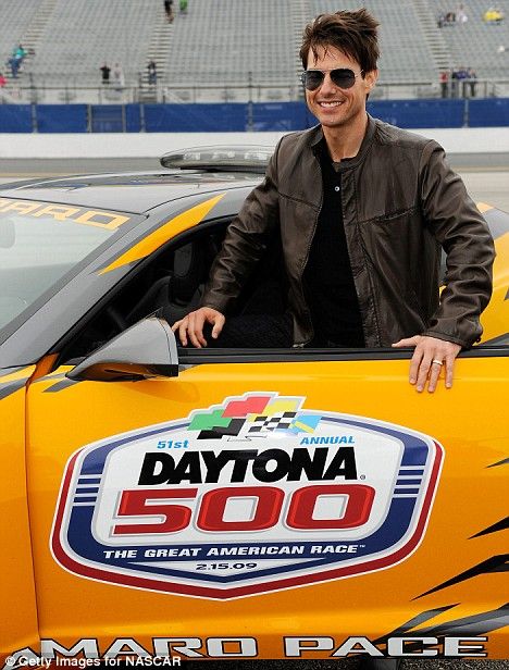 Tom Cruise a facut senzatie la Daytona 500: La multi ani Valentino Rossi!_5