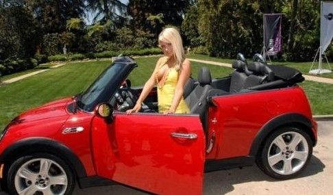 Vezi cat costa un Mini Cooper S care a apartinut bombei SEXY Sarah Jean, Playmate 2007!_5
