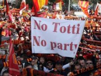 Cand o sa fie asa ceva in Romania? 5000 de fani ai Romei in cantonament dupa eliminarea din Liga