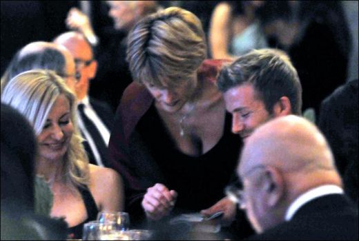GoldenBalls sau GoldenTouch? Beckham a fost asaltat de femei la o cina caritabila!_5