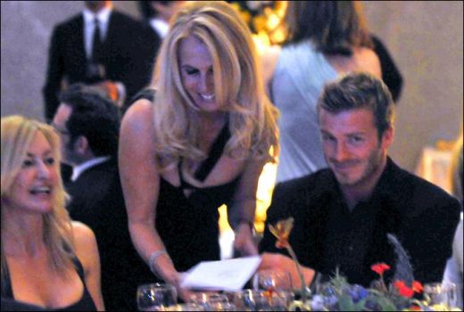 GoldenBalls sau GoldenTouch? Beckham a fost asaltat de femei la o cina caritabila!_6