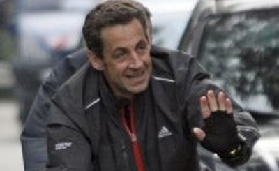 POZA ZILEI: Sarkozy face SENZATIE pe bicicleta!_1