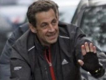 POZA ZILEI: Sarkozy face SENZATIE pe bicicleta!