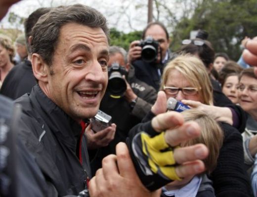 POZA ZILEI: Sarkozy face SENZATIE pe bicicleta!_4