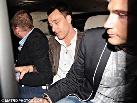 Lampard si Terry au asistat ingroziti cum o fata a fost batuta intr-un club din Londra!_10