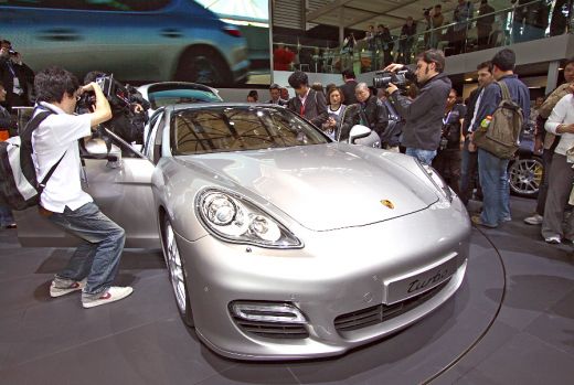 FOTO / Piata AUTO s-a mutat in China: vezi cum arata noul Porsche_10