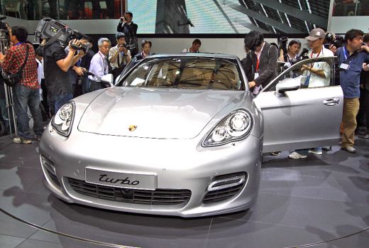 FOTO / Piata AUTO s-a mutat in China: vezi cum arata noul Porsche_4