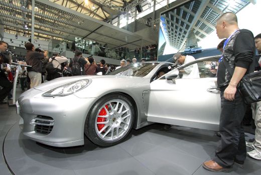 FOTO / Piata AUTO s-a mutat in China: vezi cum arata noul Porsche_12