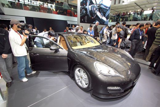 FOTO / Piata AUTO s-a mutat in China: vezi cum arata noul Porsche_5