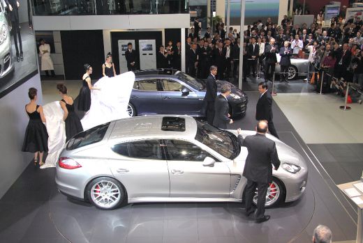 FOTO / Piata AUTO s-a mutat in China: vezi cum arata noul Porsche_7