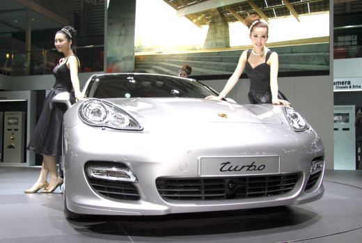 FOTO / Piata AUTO s-a mutat in China: vezi cum arata noul Porsche_6