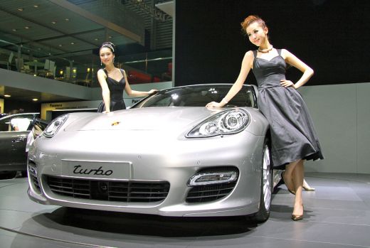 FOTO / Piata AUTO s-a mutat in China: vezi cum arata noul Porsche_2
