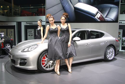 FOTO / Piata AUTO s-a mutat in China: vezi cum arata noul Porsche_15