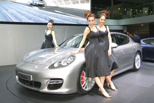 FOTO / Piata AUTO s-a mutat in China: vezi cum arata noul Porsche_8